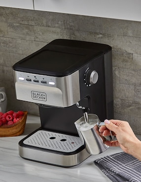 Cafetera espresso Black&Decker EM0312-0SDLA