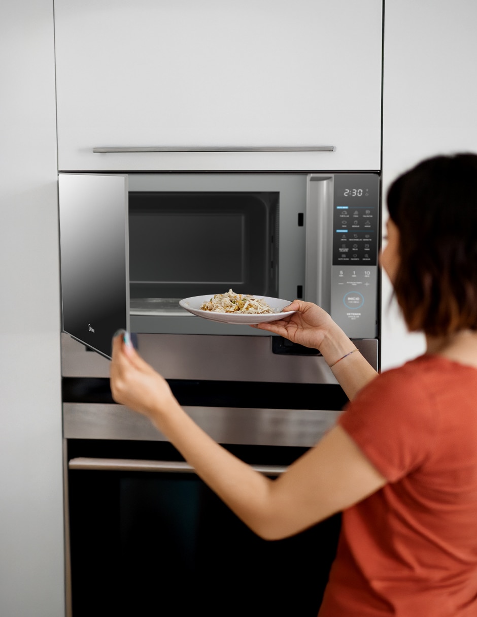 Horno de microondas convencional modelo MMDT14S2MG de 1.4 pies cúbicos 3